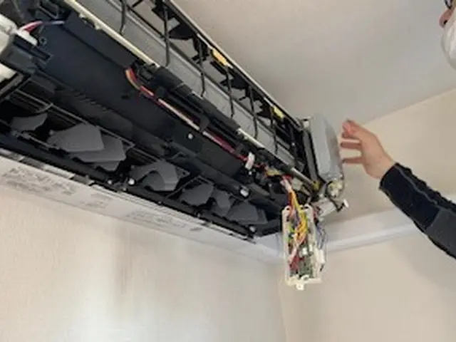 室内の空気をキレイに！エアコンエコ洗浄！メーカーさんの修理も行っているから安心！サービスの画像