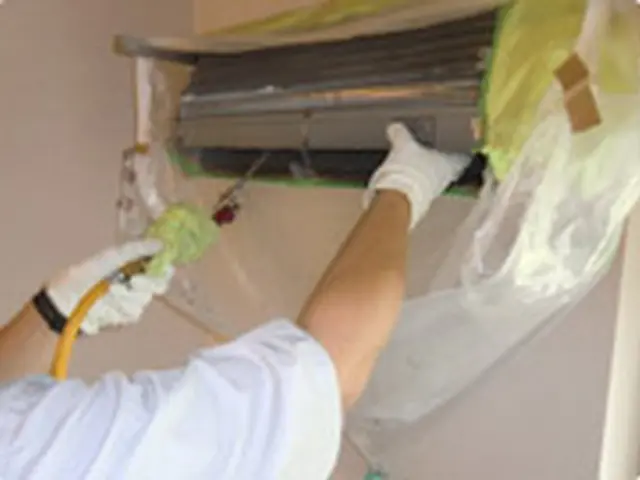 室内の空気をキレイに！エアコンエコ洗浄！メーカーさんの修理も行っているから安心！サービスの画像