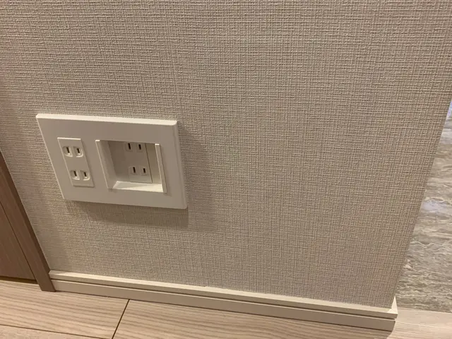 壁紙陥没・穴の部分補修サービスの画像