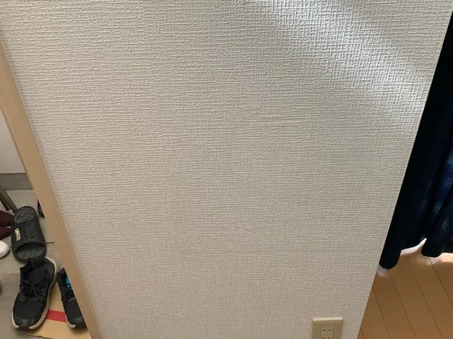 壁紙陥没・穴の部分補修サービスの画像