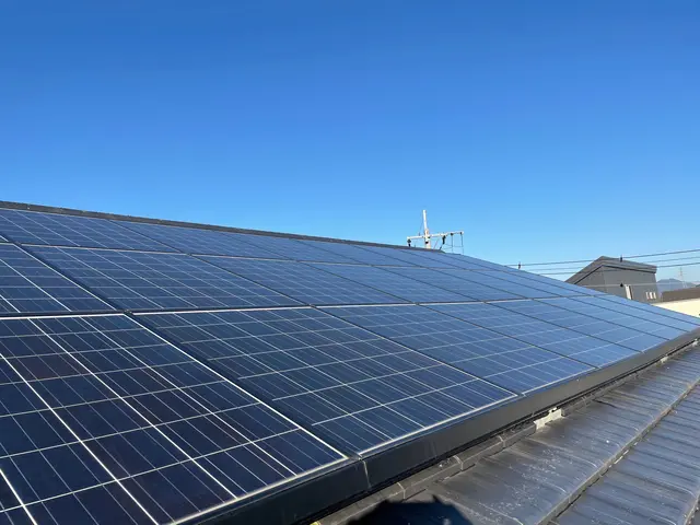 (熊本県)一戸建、屋根設置ソーラーパネル鳩侵入防止専門！パネル洗浄だけでもOK！サービスの画像