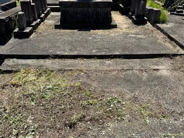 【便利屋ぼーちゃん】によるお墓掃除！ご先祖様に感謝したり、親孝行にもなります！サービスの画像