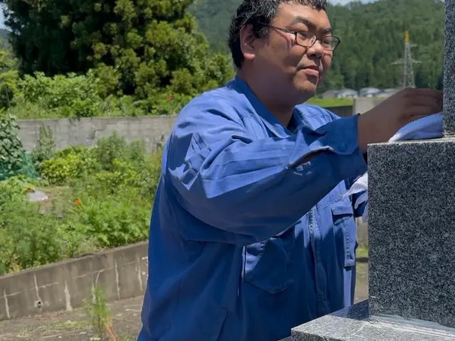 【便利屋ぼーちゃん】によるお墓掃除！ご先祖様に感謝したり、親孝行にもなります！サービスの画像