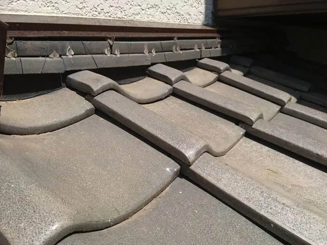 【☆強風雨などの屋根被害多数！☆】雨漏り・しっくい・瓦割れ・瓦ずれ・棟板金サービスの画像