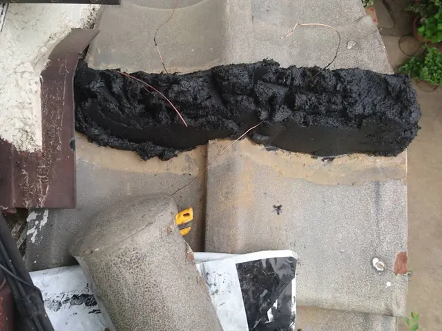 【☆強風雨などの屋根被害多数！☆】雨漏り・しっくい・瓦割れ・瓦ずれ・棟板金サービスの画像