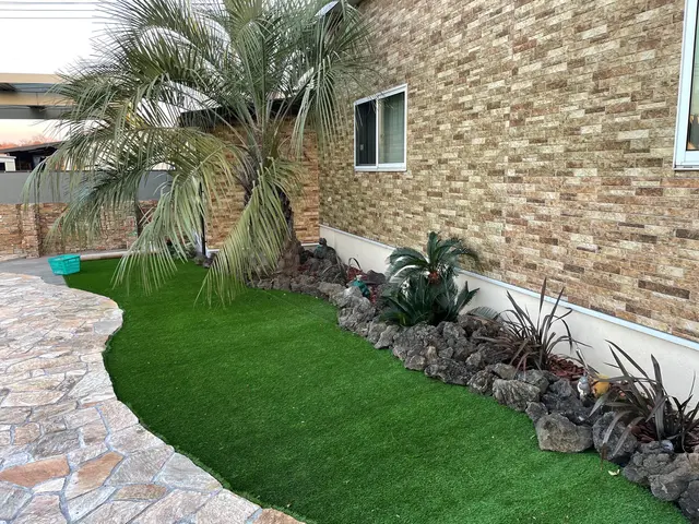 庭木や花の植栽致します！サービスの画像