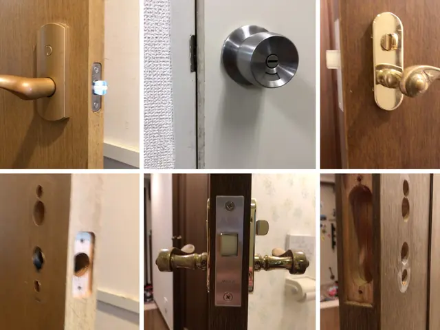 ドア修理、クローゼット修理、キッチン扉修理、折れ戸修理、引き戸修理・お安くしますサービスの画像