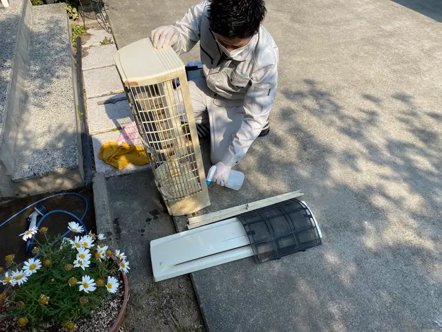 【福岡県】《(株)ホワイト》丁寧な作業を心がけています！室外機高圧洗浄無料☆サービスの画像