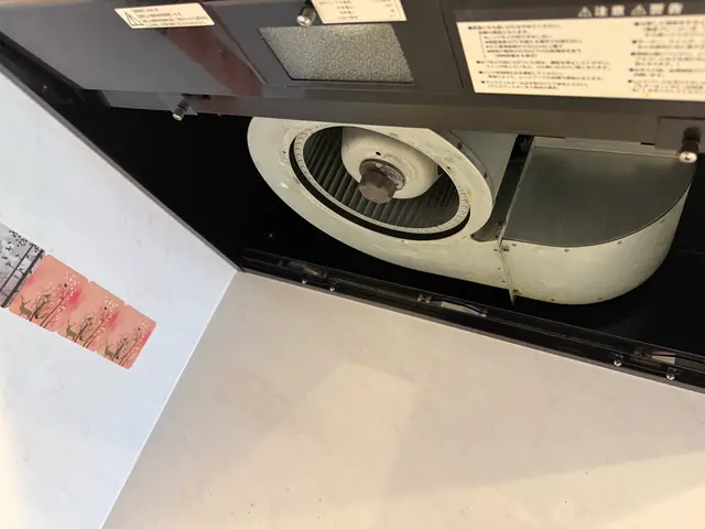 ☆専用洗剤でピカピカに☆レンジフードクリーニングサービスの画像