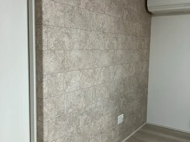 アクセントクロスを貼ることで、おしゃれな空間にサービスの画像