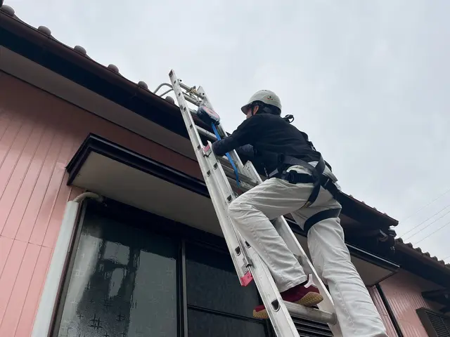 ■雨樋詰まり 基本料金内で高圧洗浄■ほとんどの場合が足場不要です(o^^o)サービスの画像