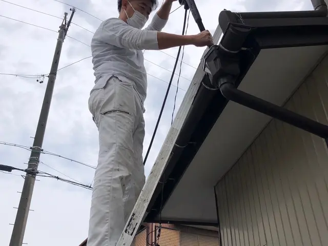 ■雨樋詰まり 基本料金内で高圧洗浄■ほとんどの場合が足場不要です(o^^o)サービスの画像