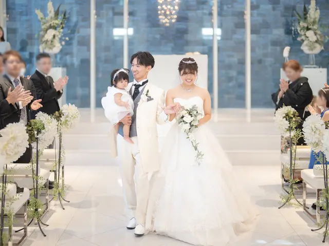 思い出の場所や、こだわりの衣装で2人の仲睦まじい様子を撮影しませんか？サービスの画像