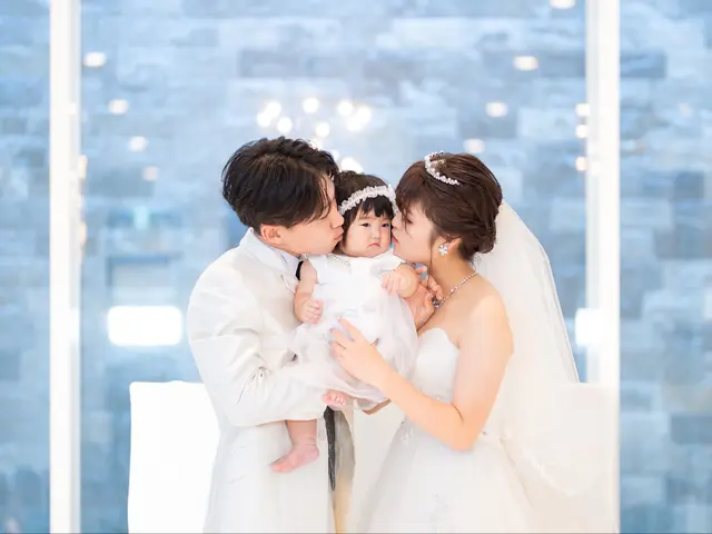 思い出の場所や、こだわりの衣装で2人の仲睦まじい様子を撮影しませんか？サービスの画像