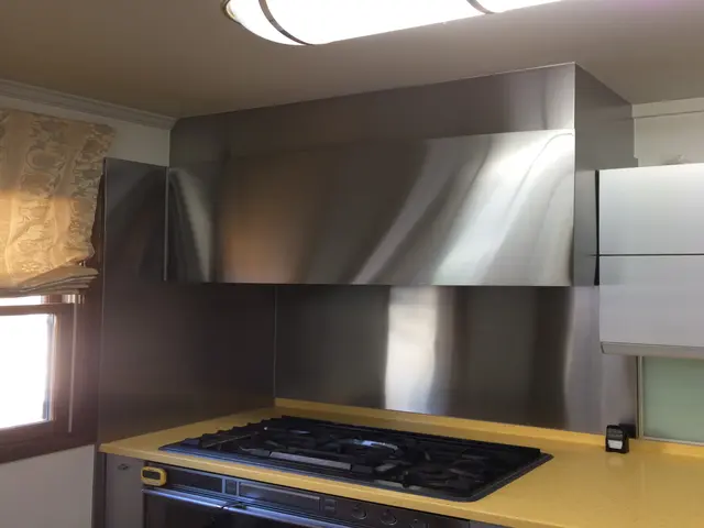 お写真の女性が長期休業になります。店長or店長とスタッフでのお伺いになります。サービスの画像