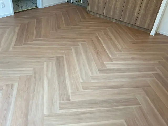 300件以上の実績◎短期施工の上張り工法！床暖房、防音床にも対応します！サービスの画像