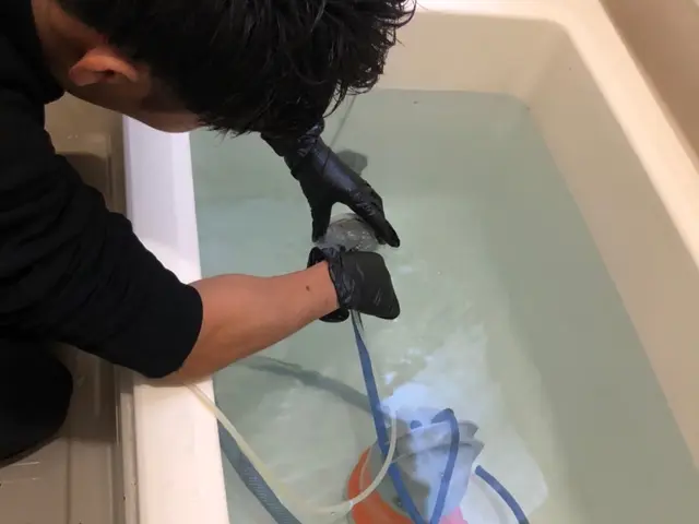 マイクロバブルと専用の洗剤で徹底洗浄します！サービスの画像