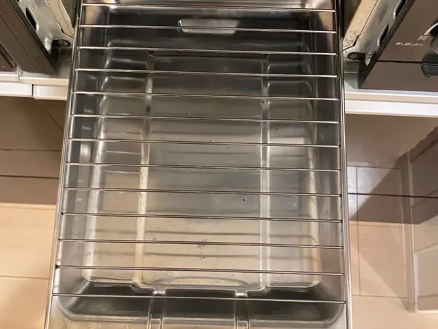 女性スタッフ同行！気になる油汚れなど、当店にお任せください！サービスの画像