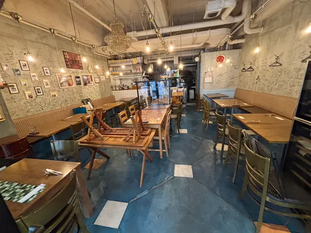 店舗・事務所の清掃お任せ下さい！床汚れ綺麗にさせて頂きます！サービスの画像