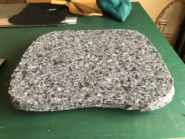 ダイニングチェア張替え賜ります。4脚以上、偶数単位にて、ご依頼願います。サービスの画像