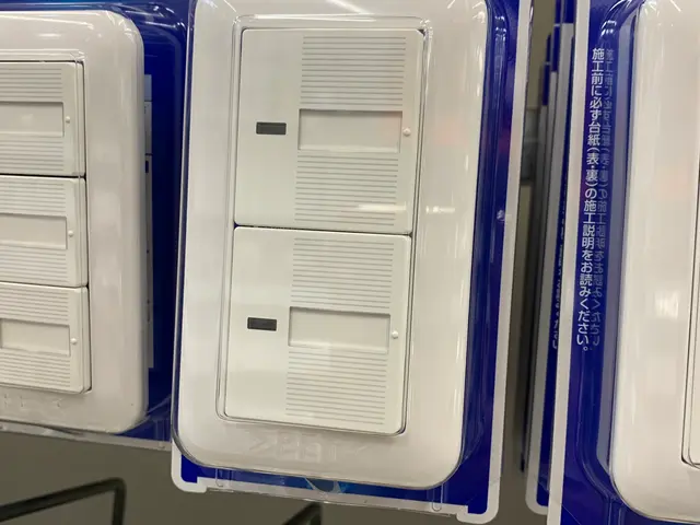 千葉県認可の電気工事士　電気主任技術者　古いコンセントやスイッチを交換いたしますサービスの画像