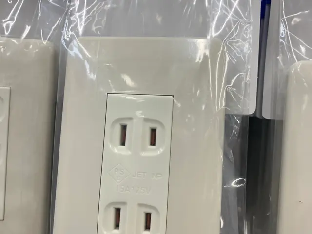 千葉県認可の電気工事士　電気主任技術者　古いコンセントやスイッチを交換いたしますサービスの画像