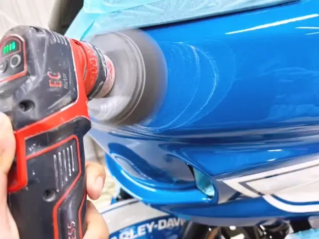 細部まで丁寧にエアブラシでコーティング施工！紫外線・雨・汚れから愛車を守ります！サービスの画像