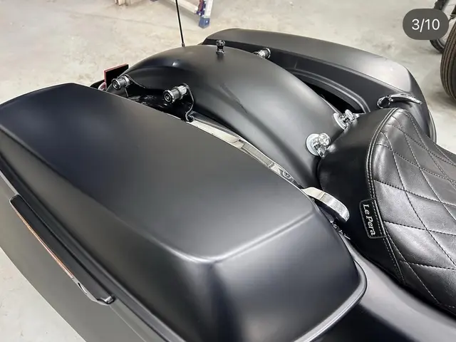 細部まで丁寧にエアブラシでコーティング施工！紫外線・雨・汚れから愛車を守ります！サービスの画像