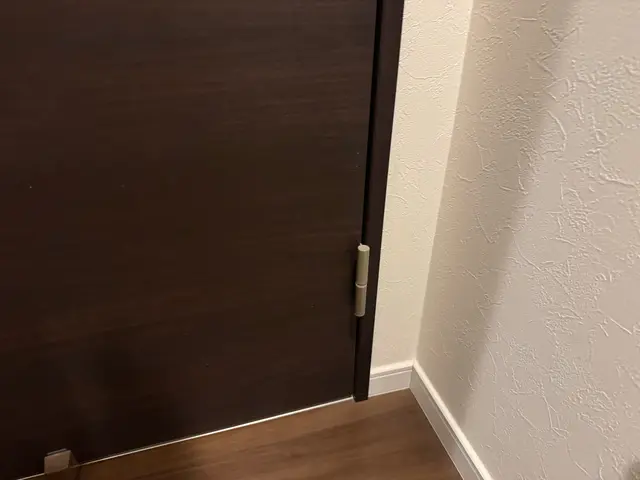 閉まらない室内扉の調整、直し致します。サービスの画像