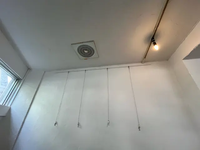 天井付・壁付ピクチャーレール取付!!丁寧かつスピーディーに!サービスの画像