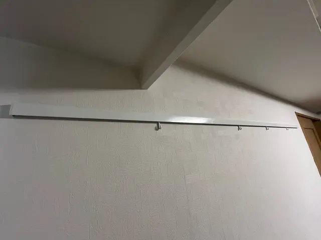 天井付・壁付ピクチャーレール取付!!丁寧かつスピーディーに!サービスの画像