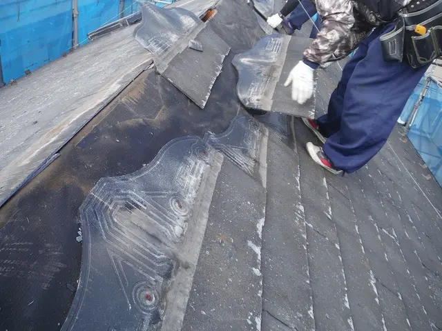 屋根の葺き替えなら当店にお任せ！お安く安心安全で作業を行います！サービスの画像