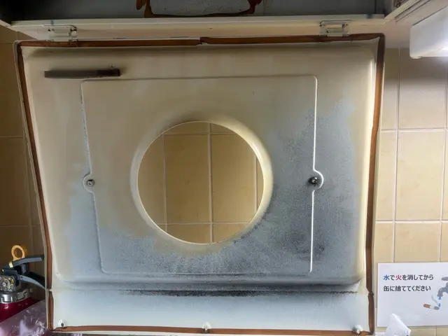 内部のファンまで分解してベタベタ油もしっかり落とします！サービスの画像