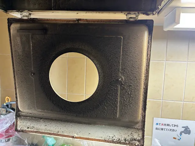 内部のファンまで分解してベタベタ油もしっかり落とします！サービスの画像