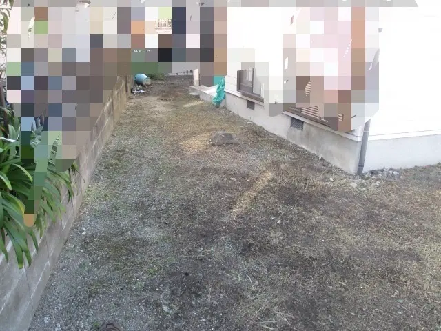 刃刈り後にナイロン当てもしますので、手取り除草に近い仕上がりに！！サービスの画像