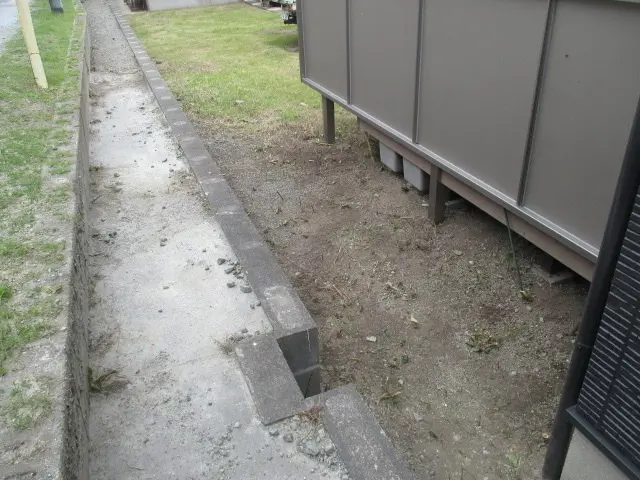 刃刈り後にナイロン当てもしますので、手取り除草に近い仕上がりに！！サービスの画像