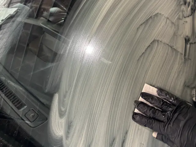 プロの手洗い洗車！ボディ、ホイール・室内清掃までトータルでお任せください！サービスの画像