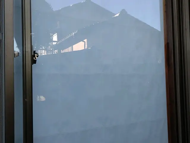 ガラス両面の掃除及びサッシの掃除午前中、早い時間帯で受付可能。サービスの画像