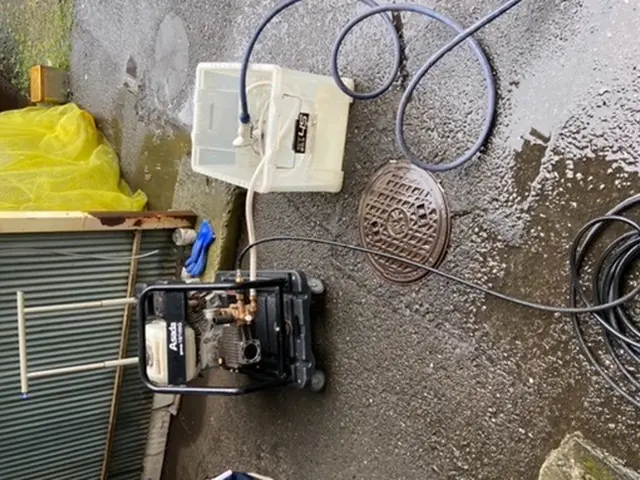 マンション、アパート各部屋の排水管高圧洗浄、自信を持ってプロの技術で排水管洗浄！サービスの画像