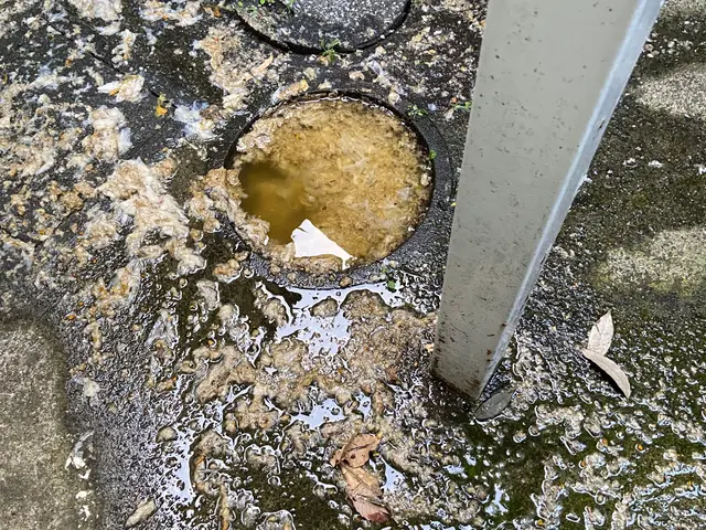 マンション、アパート各部屋の排水管高圧洗浄、自信を持ってプロの技術で排水管洗浄！サービスの画像