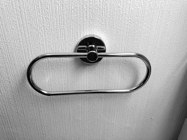 タイル壁・コンクリート壁でもお任せください！タオルハンガー交換で雰囲気◎サービスの画像