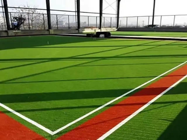 人工芝生張るサービスの画像