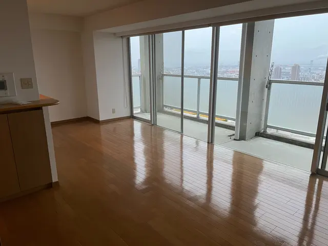 急な引越し空室清掃にも全国300拠点以上誇るノウハウでワックスまで最短で仕上げまサービスの画像