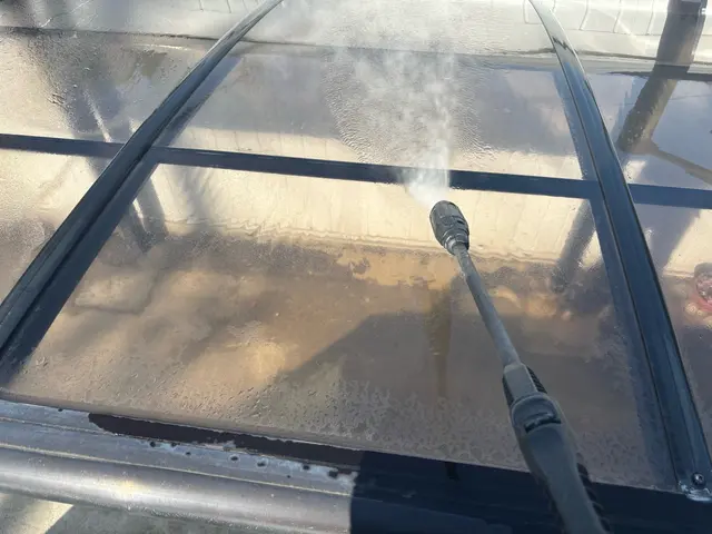 安心のカーポート清掃！くすみを落として、明るさ復活！サービスの画像