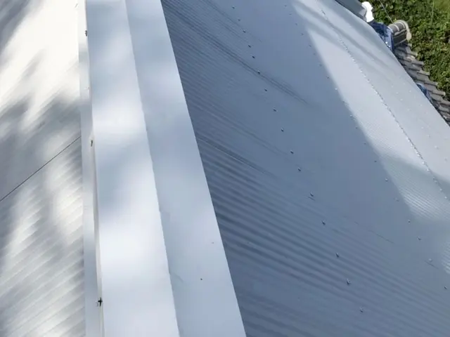 ＜兜屋根、瓦棒塗装＞誠心誠意もって取り組んでおりますサービスの画像