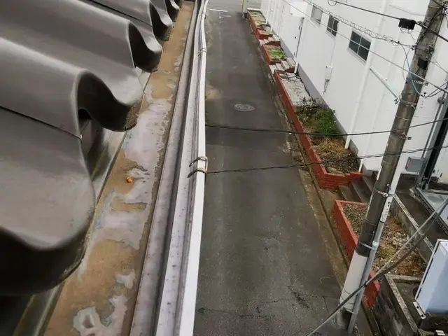 屋根工事、雨樋工事、修理、掃除、点検などお気軽にお問い合わせください。サービスの画像