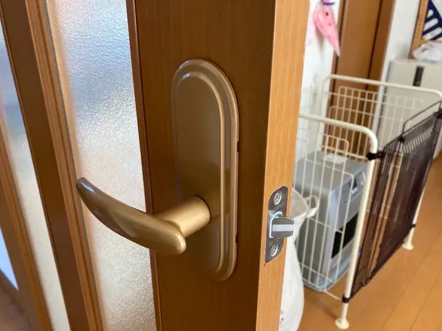室内ドアノブ、ドアレバー交換サービスの画像