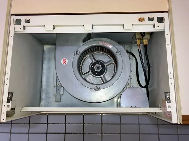 普段のお掃除では手に負えないところも、プロが汚れを一掃致します。サービスの画像