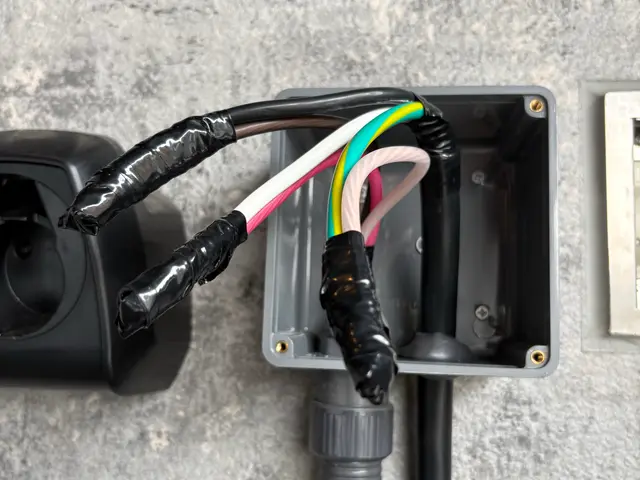 電気自動車　EVコンセント　ボックス付きタイプなど様々な工事に対応いたします！サービスの画像