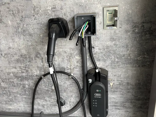 電気自動車　EVコンセント　ボックス付きタイプなど様々な工事に対応いたします！サービスの画像